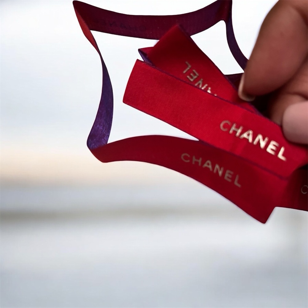 CHANEL Elegant Red and White Hair or Gift Luxury Ribbon Set (Like New Condition) - Picture 7 of 9